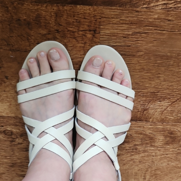 Teva Leather Sandals 8.5 NWOT - Picture 4 of 5
